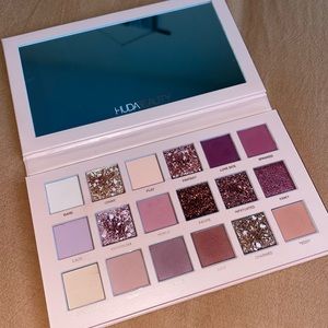 Huda Beauty New Nudes Palette
